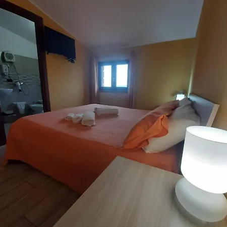 Agriturismo Petrosa * 카스트로빌라리