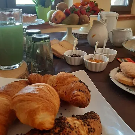 Agriturismo Petrosa 카스트로빌라리